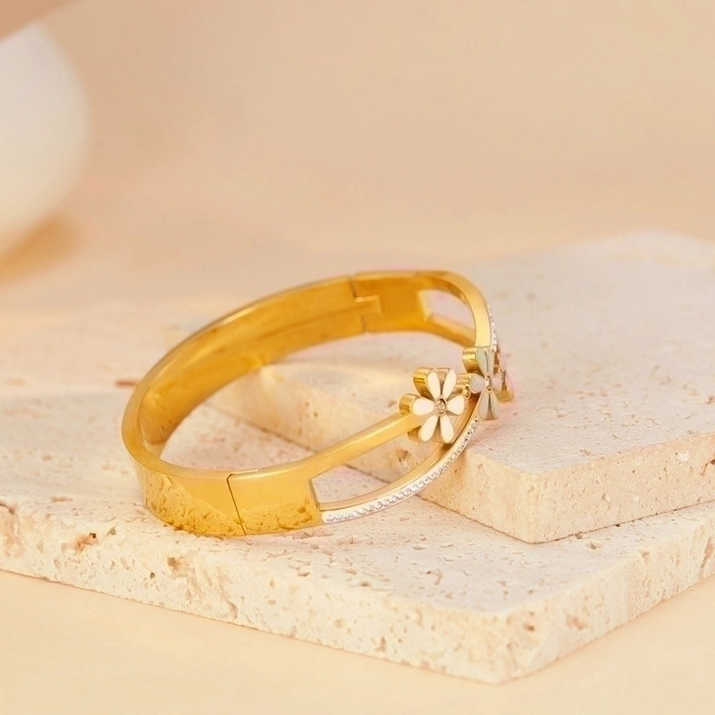 Vintage Style Daisy Stainless Steel Zircon Bangle In Bulk
