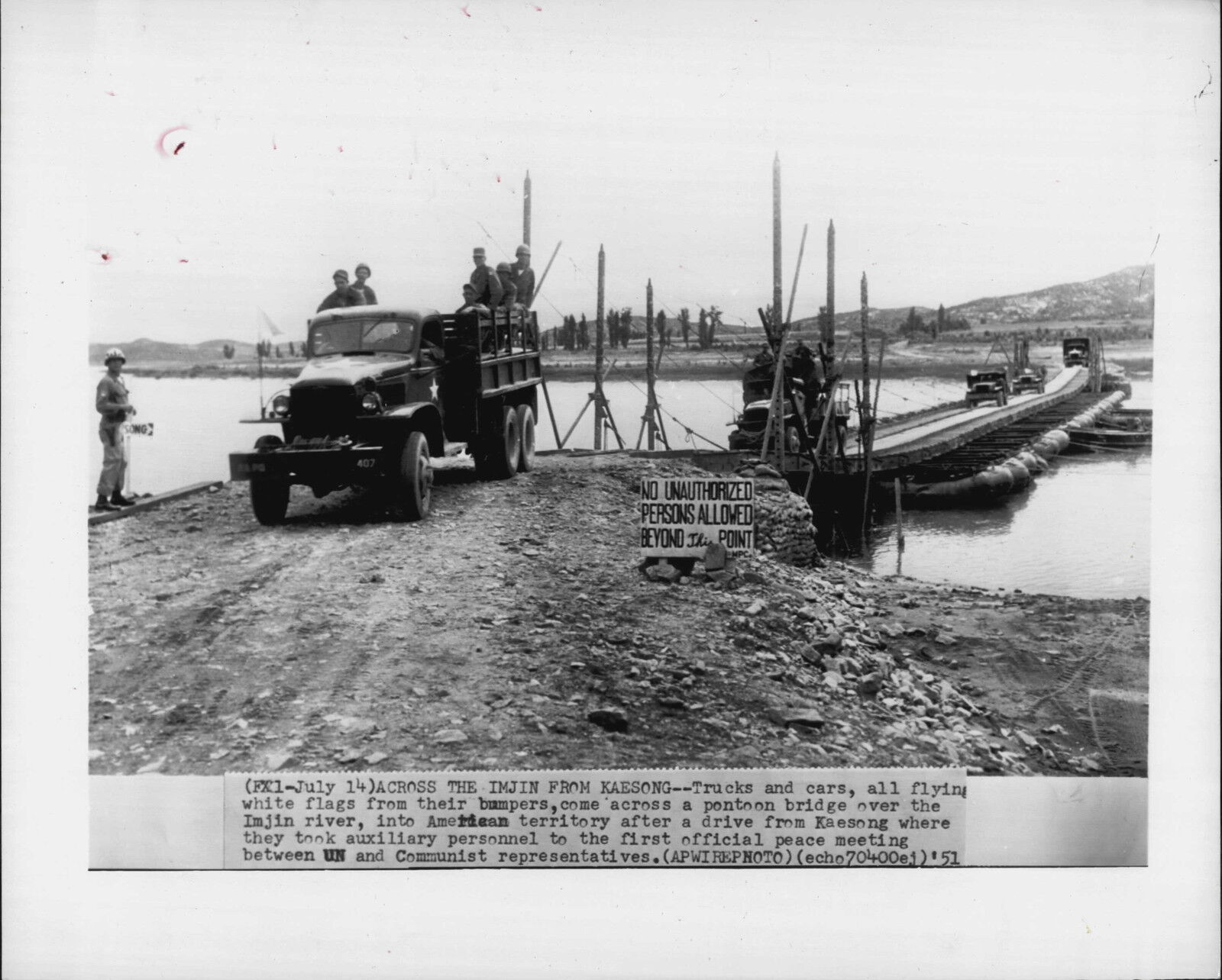 Trucks Cross Pontoon Bridge At Imjin River 1951 Korea War Press Photo Poster painting