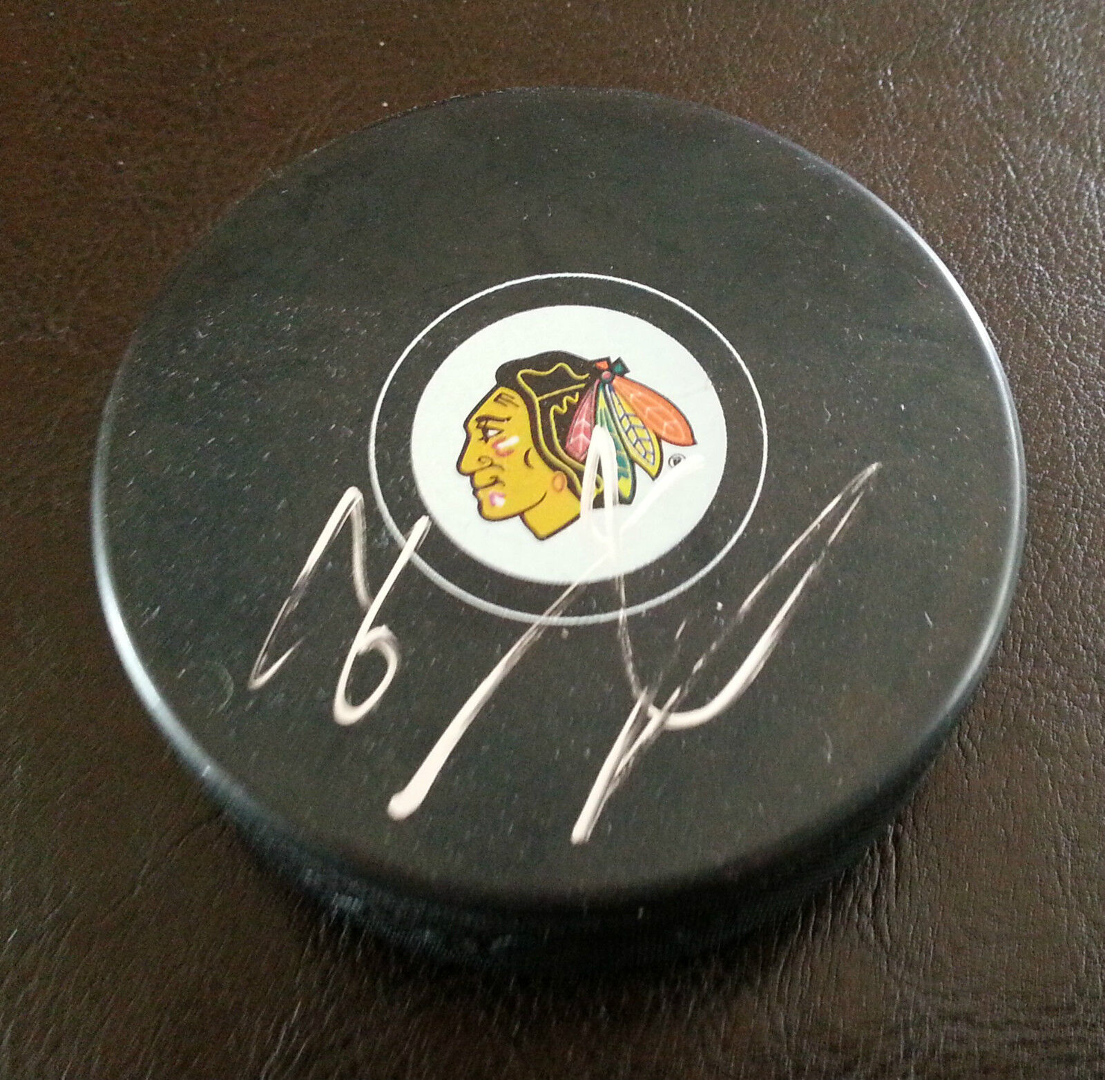 MARCUS KRUGER 'CHICAGO BLACKHAWKS' SIGNED HAWKS PUCK *COA