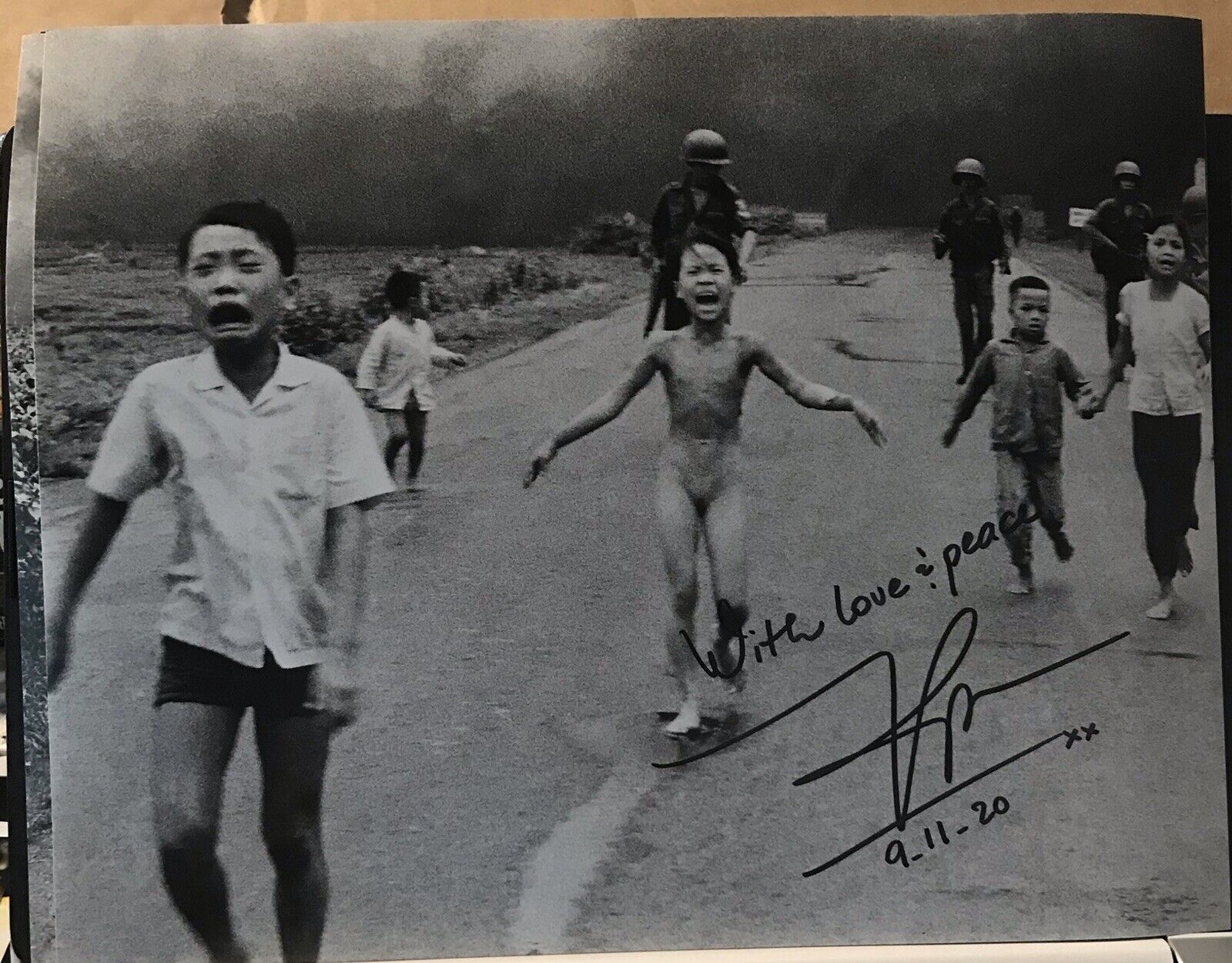 Kim Phuc Signed BAS Beckett Authenticated Vietnam 'Napalm Girl' 8x10 Photo Poster painting D3