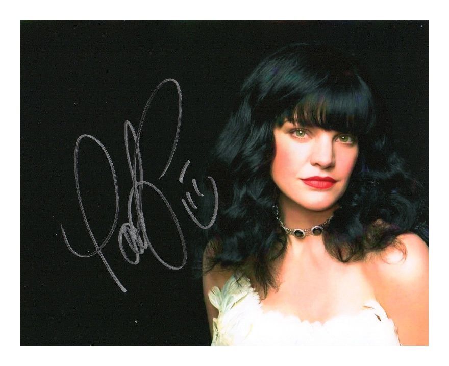 PAULEY PERRETTE AUTOGRAPHED SIGNED A4 PP POSTER Photo Poster painting PRINT 6