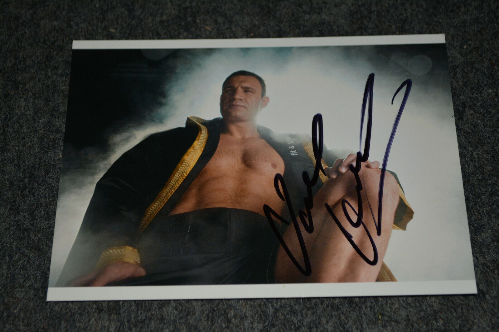 VITALI KLITSCHKO signed autograph 6x8 (15x21cm) In Person BOXING CHAMPION