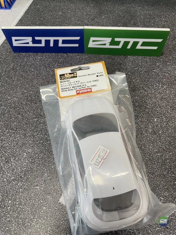 Kyosho ルノー メガーヌ RS ホワイトボディセット(未塗装/ホイール付