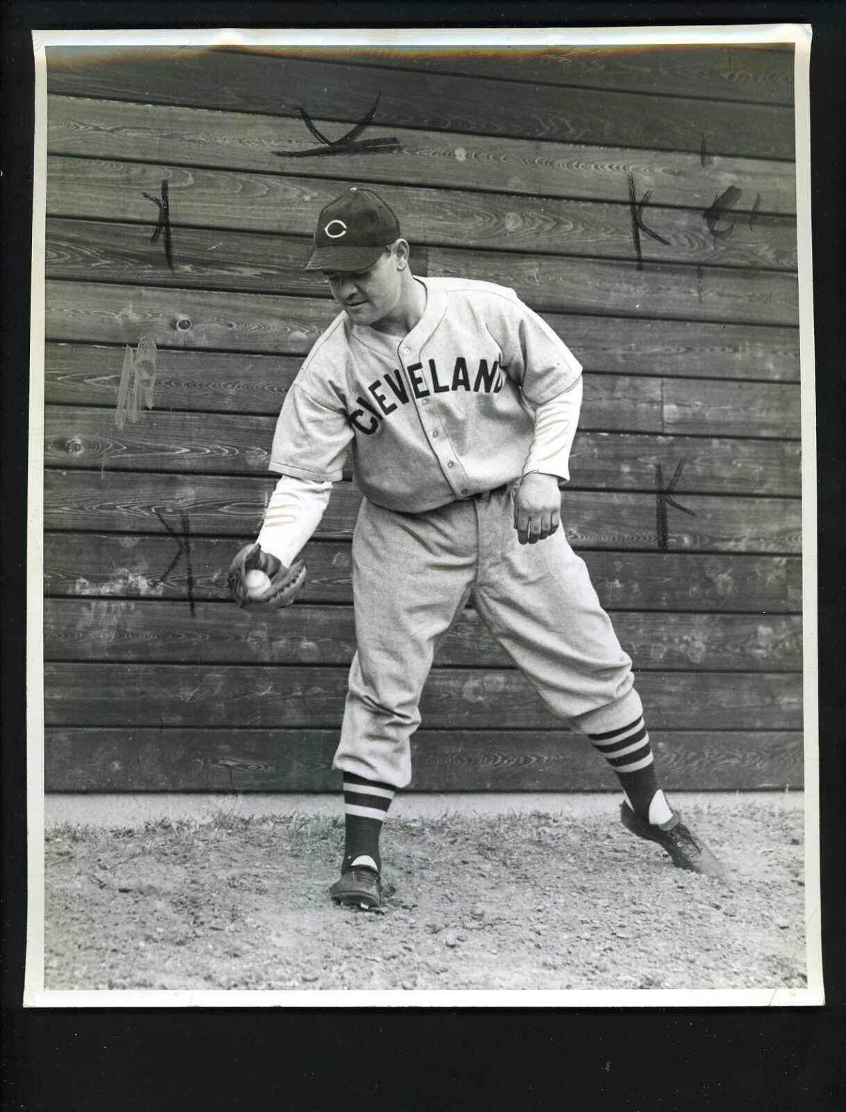 Les Fleming 1942 Cleveland News Press Photo Poster painting Indians fielding pose