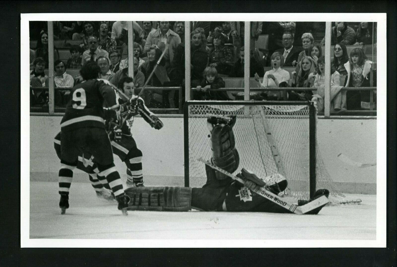 Dunc Wilson in action 1974 Press Original Photo Poster painting Toronto Maple Leafs