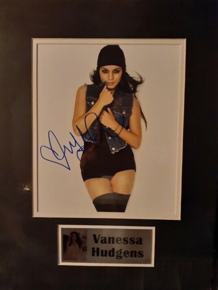 Vanessa Hudgens signed 8x10