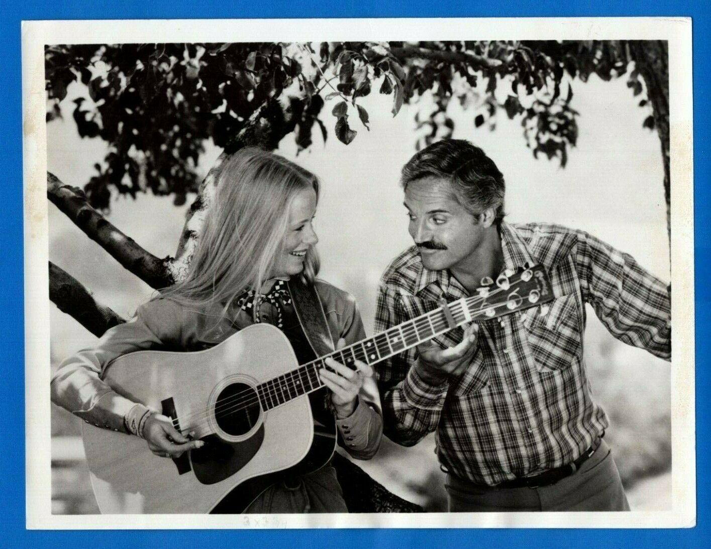 LYNN KELLOGG HAL LINDEN Vintage 7x9 Promo Press News Photo Poster painting 1980 ANIMALS ANIMALS