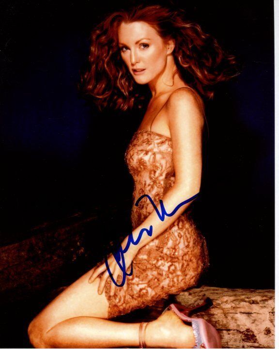 JULIANNE MOORE Signed Autographed Photo Poster painting