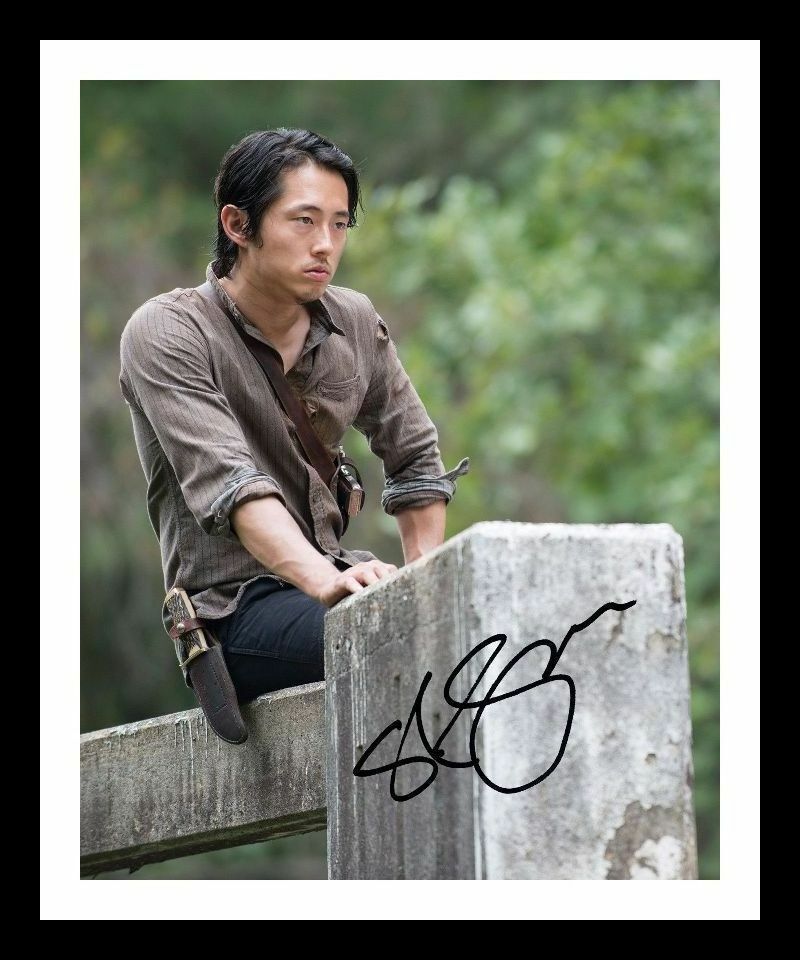 Steven Yeun - The Walking Dead Autograph Signed & Framed Photo Poster painting 1