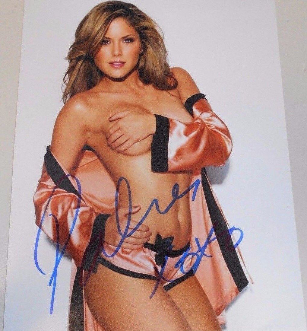 BRITTNEY PALMER UFC WRESTLING * SUPER HOT * 8 X 10 HAND SIGNED