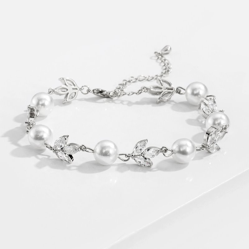 Pearl leaf diamond bracelet
