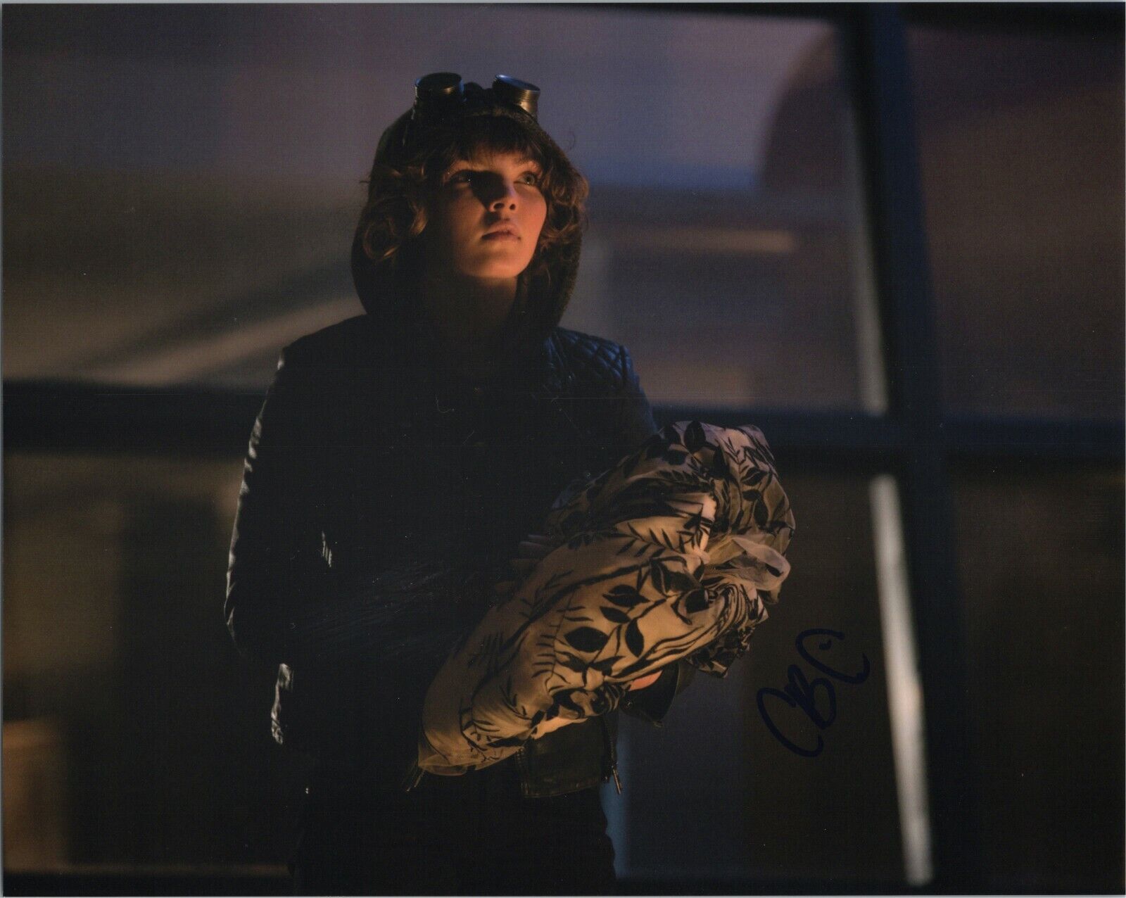 ~~ CAMREN BICONDOVA Authentic Hand-Signed GOTHAM - Selina Kyle