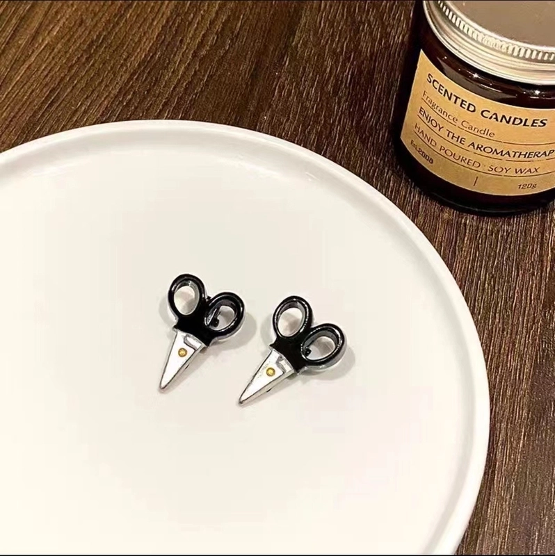 Halloween Funny Cool Style Women’s Scissors Bulb Mixed Materials Hair Clip