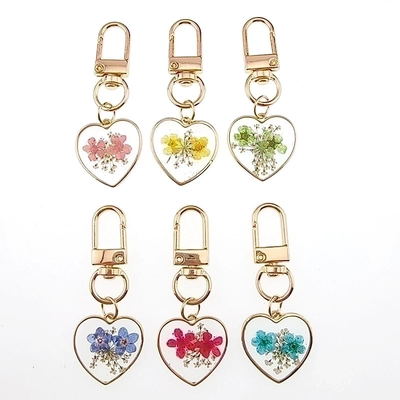 5 Pieces Pastoral Minimalist Heart Shape Flower Alloy Resin Keychain