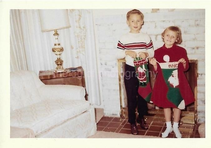 FOUND Photo Poster paintingGRAPH Color CHRISTMAS KIDS Original Portrait VINTAGE 011 6 O