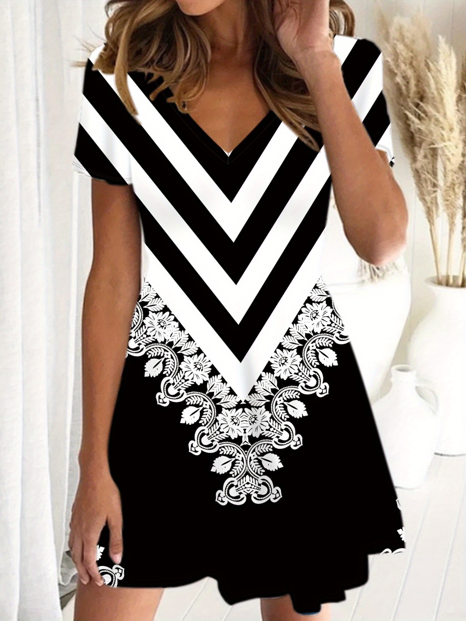 Chic Geometric Print V-Neck Dress For Women - Casual Short Sleeve, Machine Washable, Perfect For Spring & Summer | IFYHOME