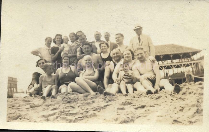 Found ANTIQUE Photo Poster paintingGRAPH bw BEACH GIRLS Original Snapshot VINTAGE JD 19 31 P