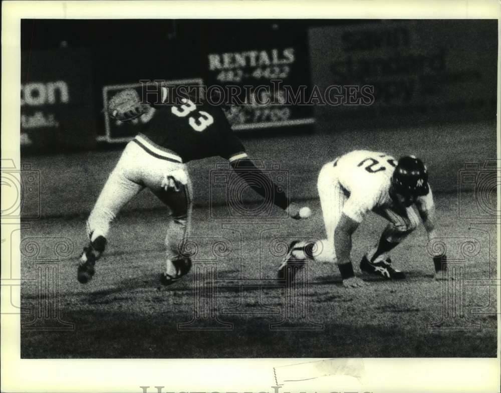 Press Photo Poster painting Albany-Colonie Yankees baseball, Heritage Park, Colonie, New York