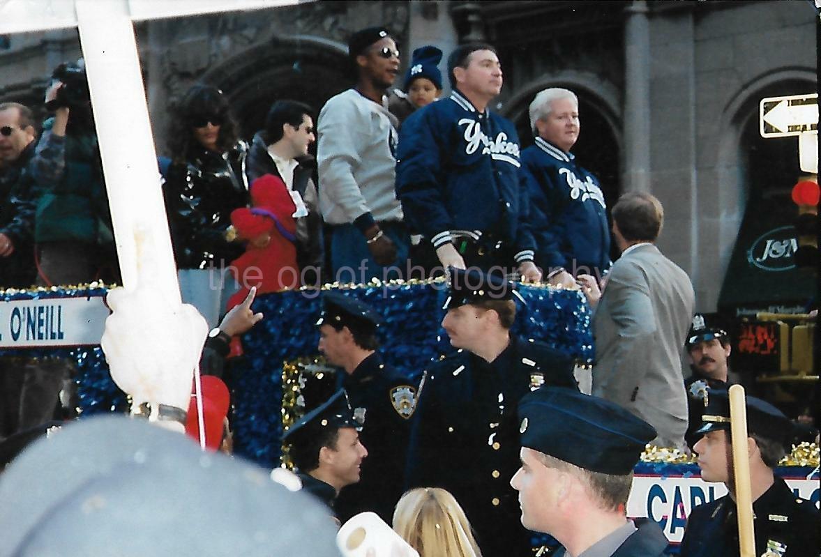 New York Yankees CELEBRATION Baseball MLB Found Photo Poster paintingGRAPH Color VINTAGE 010 12