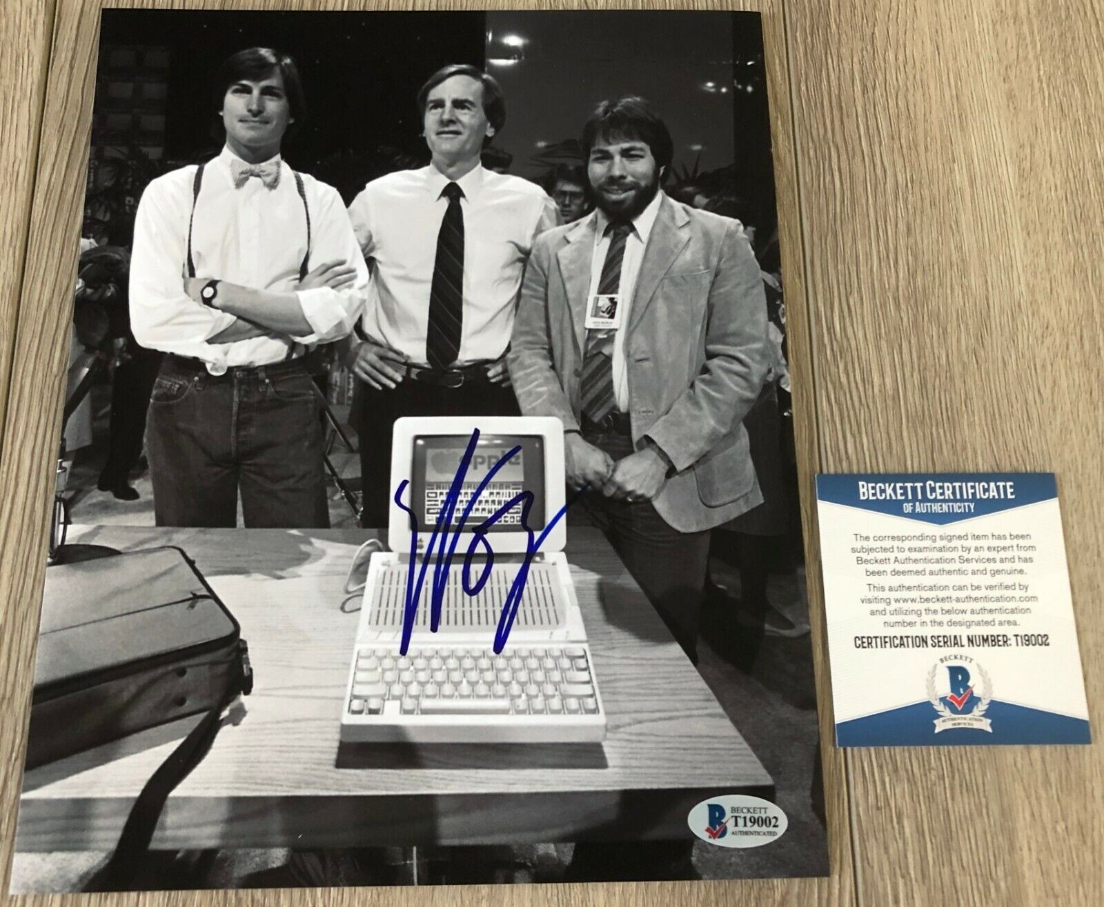 STEVE WOZNIAK APPLE CO FOUNDER JOBS SIGNED 8x10 Photo Poster painting w/PROOF & BECKETT BAS COA