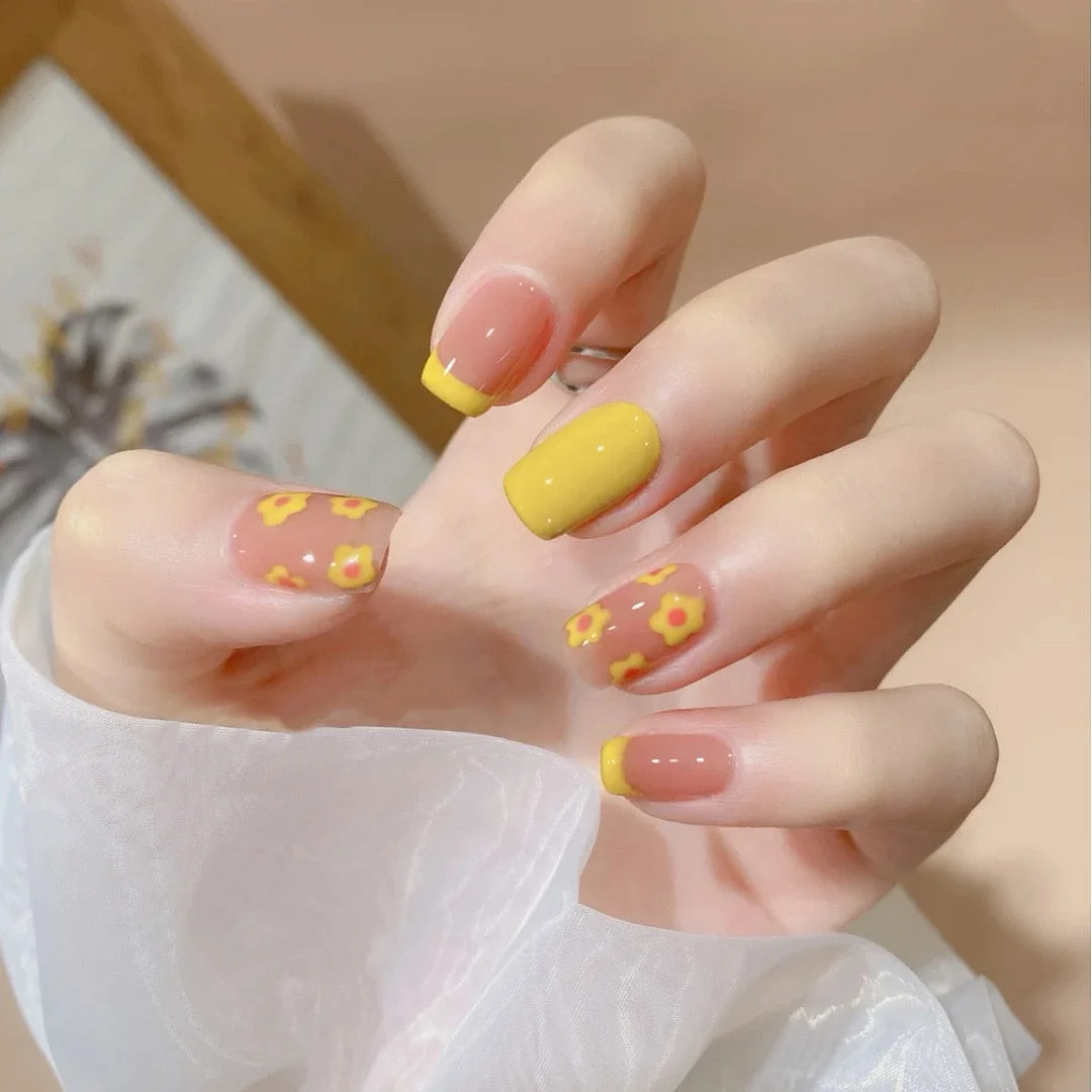 24pcs Yellow Wear Short Paragraph Fashion Manicure Patch False Nails Wearable Nail Patch Glue Type Detachable Coffin Fake Nails-Nail Inspo