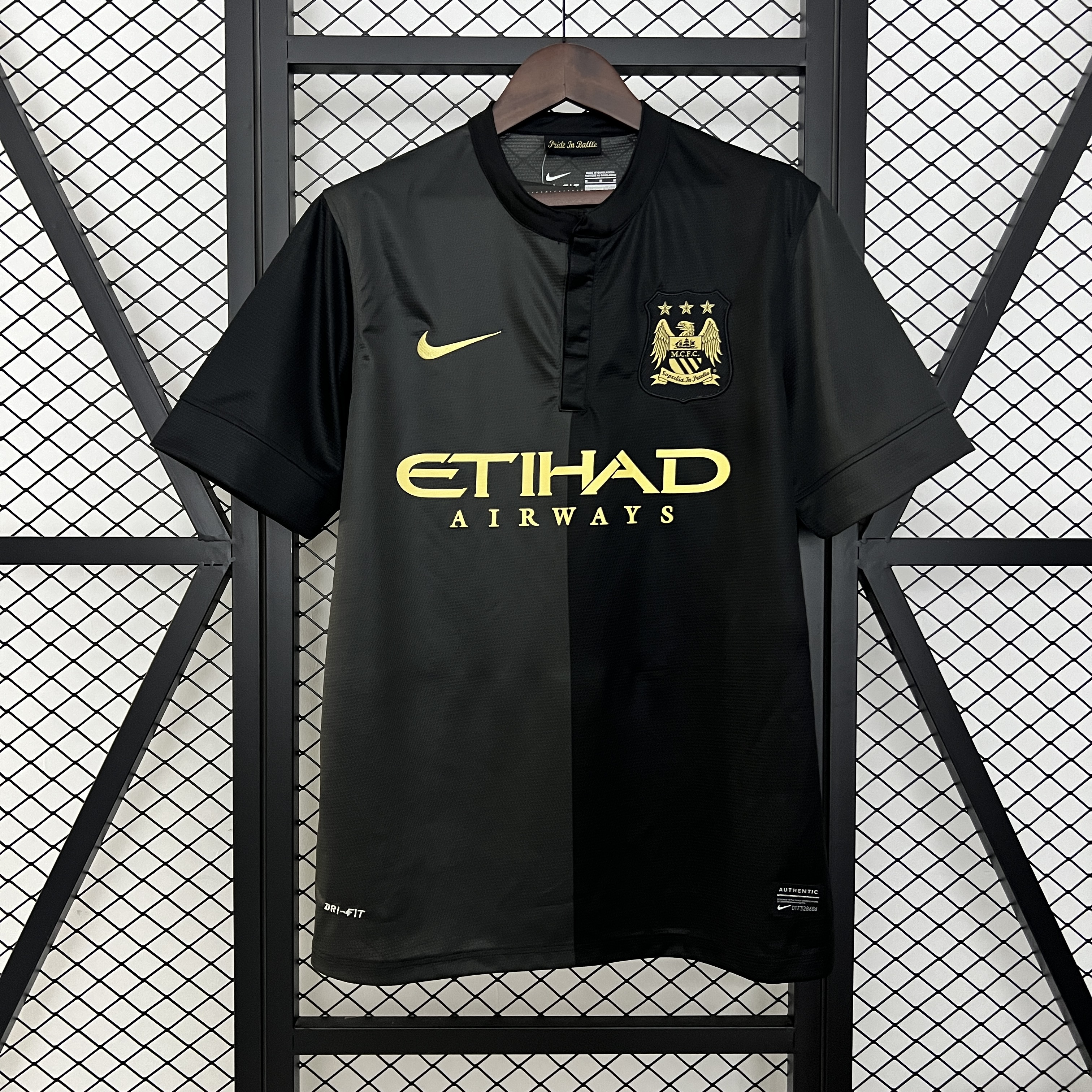 2013/14-A-MCI-RET-FAN-A01730