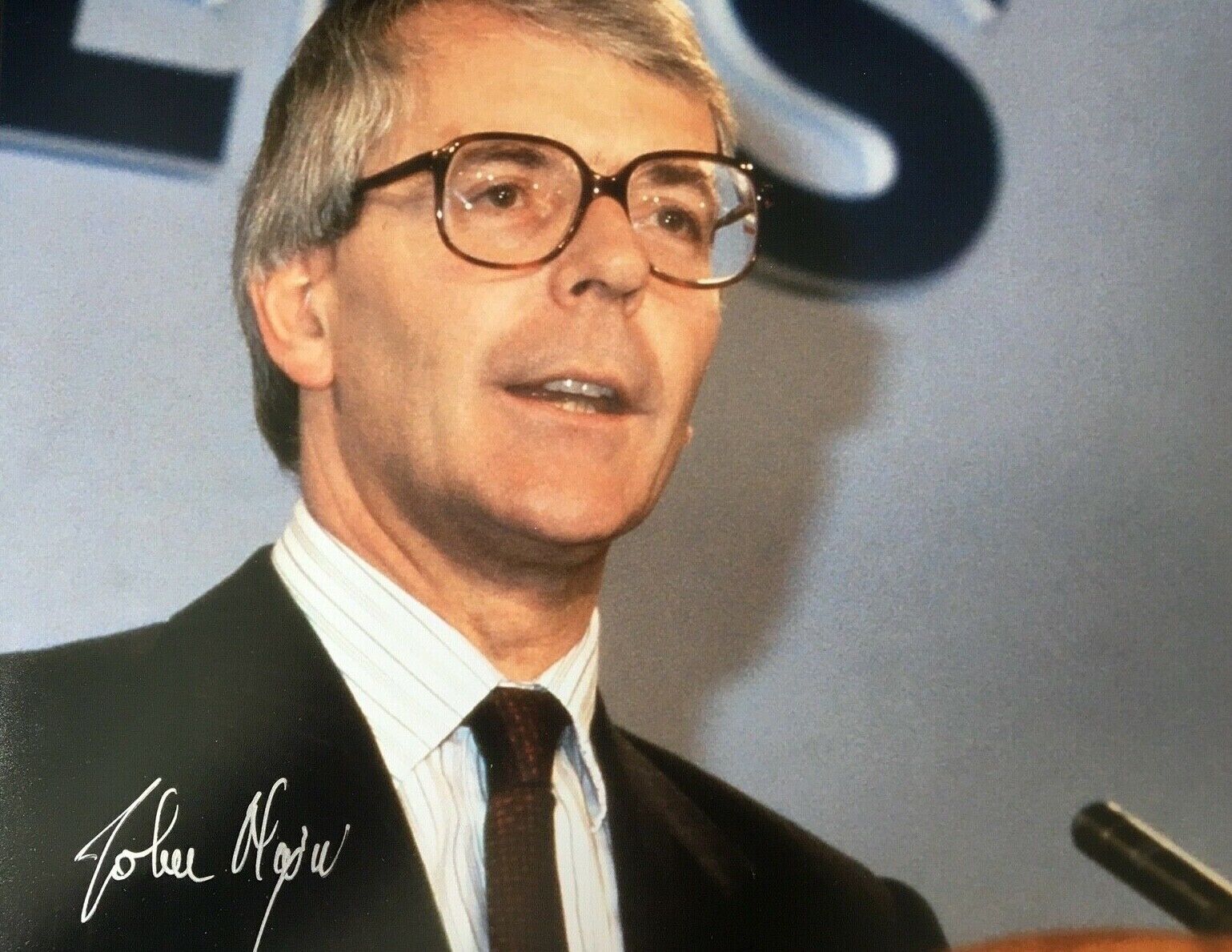 JOHN MAJOR - FORMER CONSERVATIVE PRIME MINISTER - SIGNED COLOUR Photo Poster paintingGRAPH