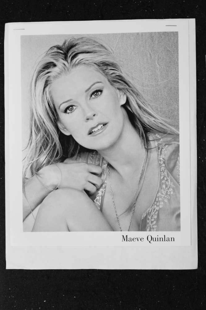 Maeve Quinlan - 8x10 Headshot Photo Poster painting w/ Resume - Bold..Beautiful