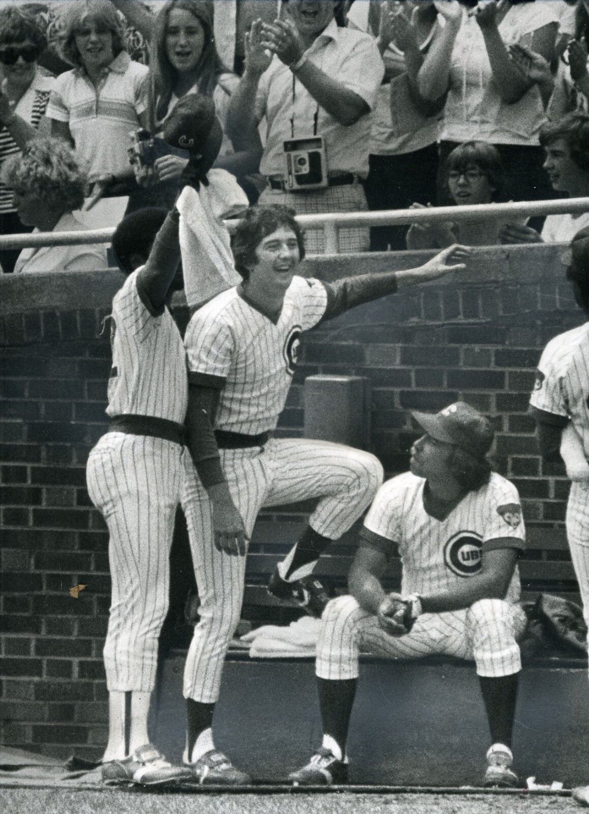 Bruce Sutter receives cheer Wrigley Field 1978 TYPE 1 Press Photo Poster painting Chicago Cubs