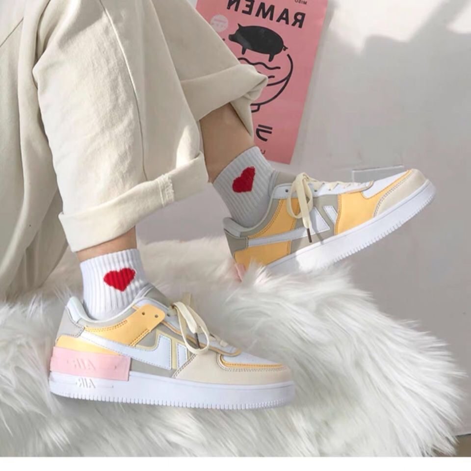 2021 Spring Korean xue sheng ban xie wang Red Little Daisy Sports Shoes White Shoes Woman Shoes Sneakers