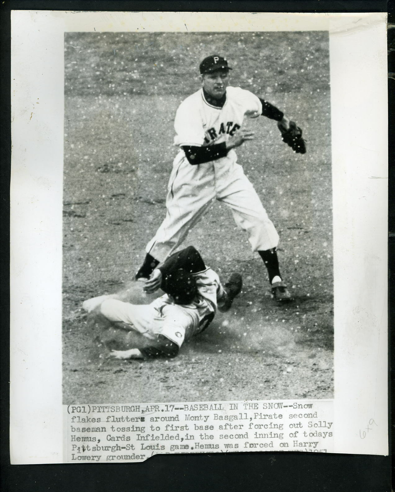 Monty Basgall during SNOW 1951 Press Photo Poster painting Pittsburgh Pirates Hemus Cardinals