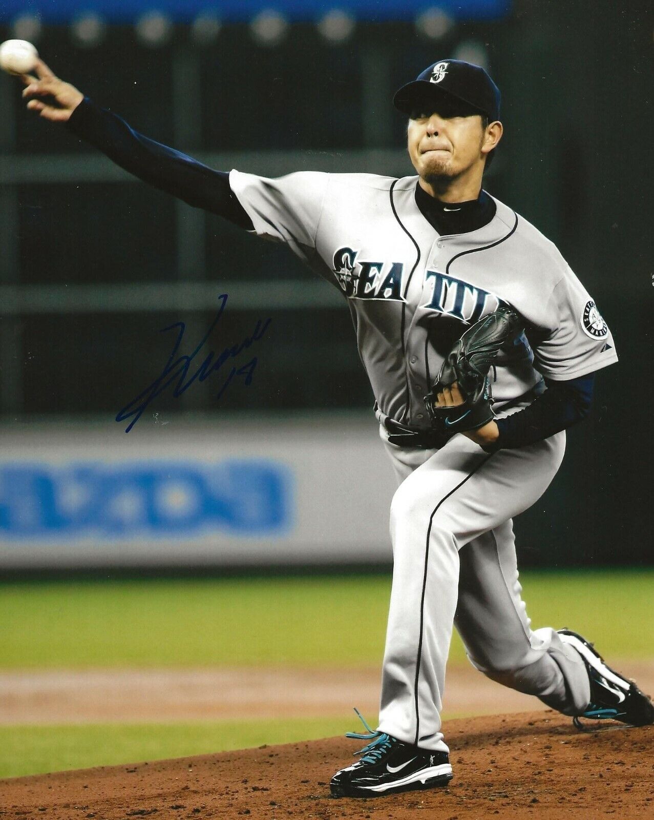 Hisashi Iwakuma signed Seattle Mariners 8x10 Photo Poster painting autographed Japan