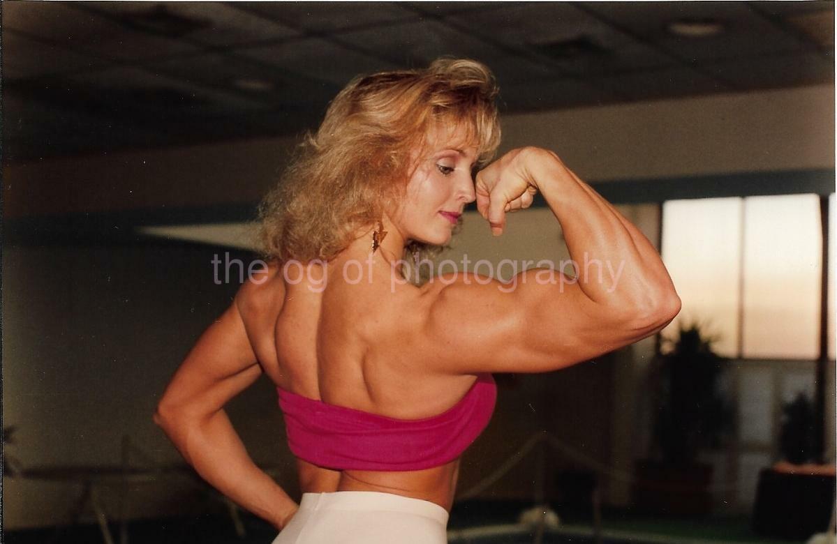 FEMALE BODYBUILDER 80's 90's FOUND Photo Poster painting Color MUSCLE GIRL Original EN 17 48 W