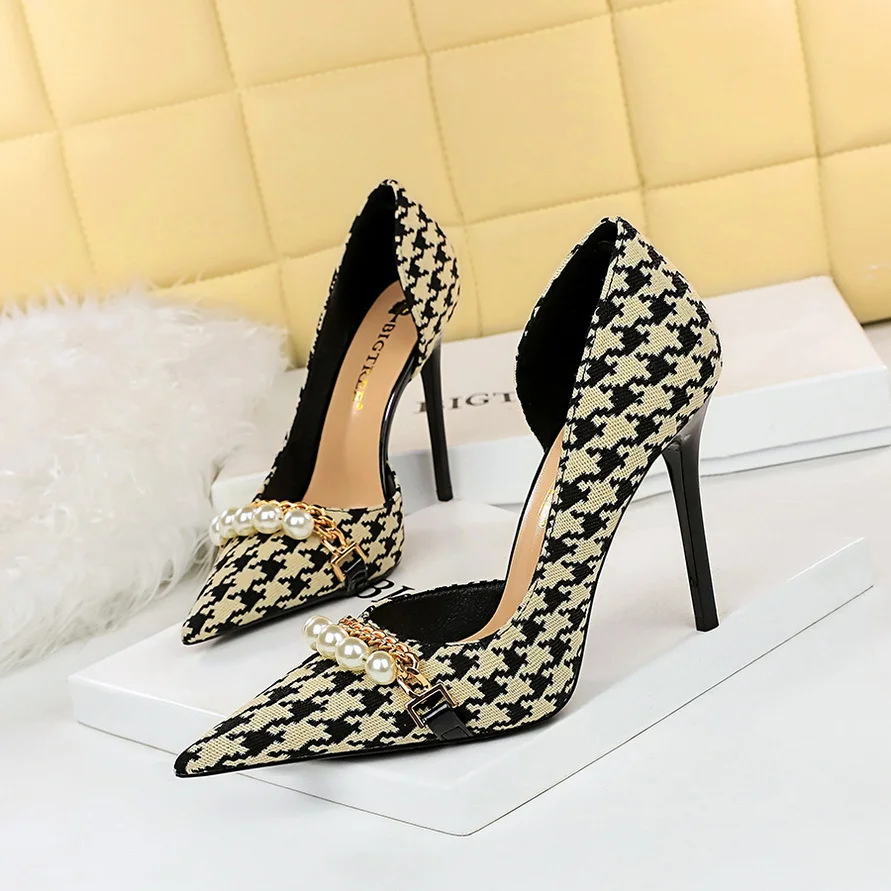 Colourp Colourp Korean Version Of High Heels Plaid Shallow Mouth Side Hollow Thousand Bird Case Pearl Metal Chain Super High Heel Single Shoes