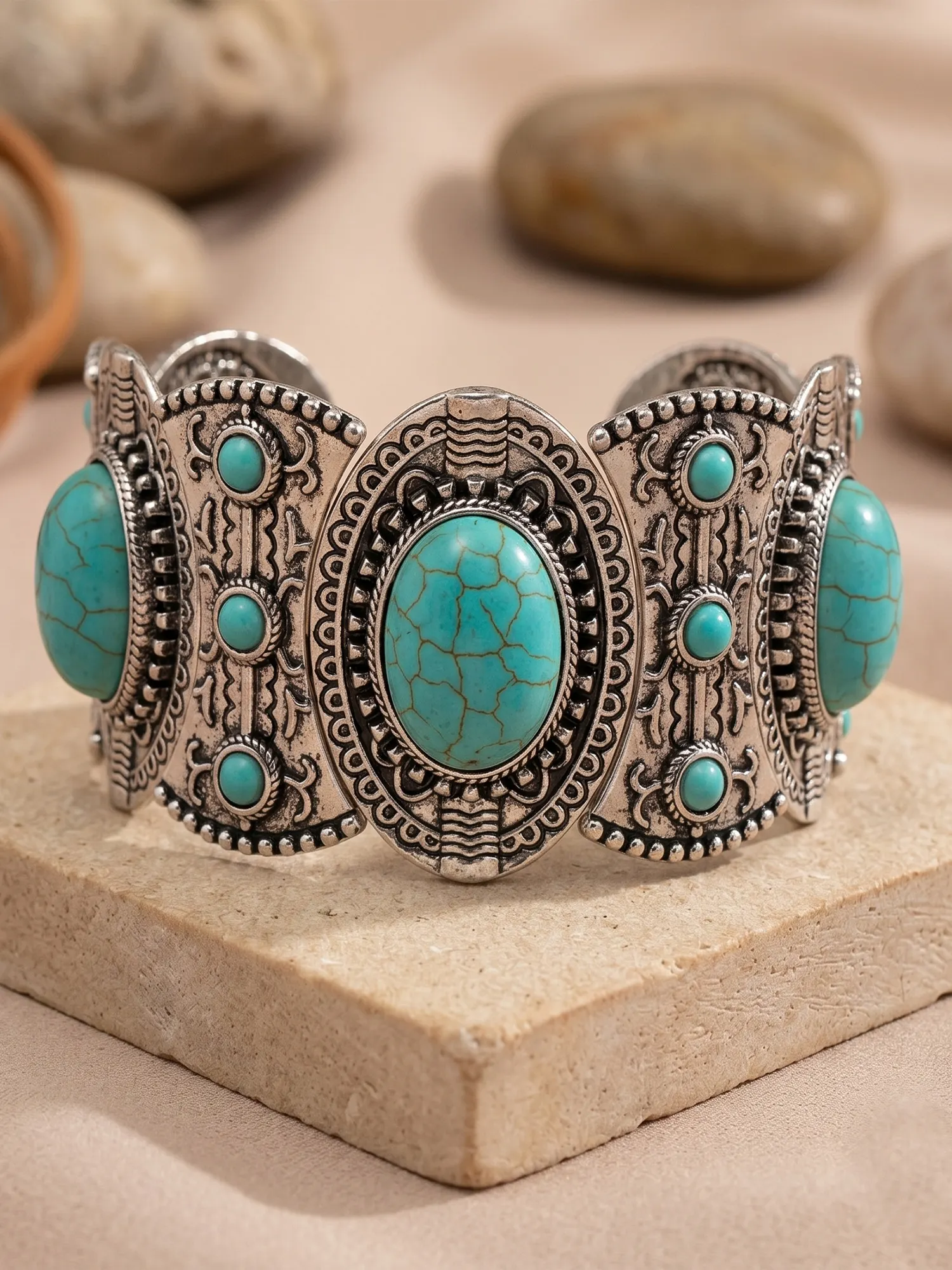 Western Outfits &mdash; Antique Silver Oval Turquoise Inlaid Metal Cuff