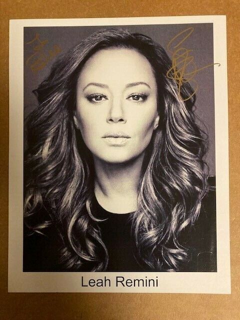 Leah Remini Boldly Signed 8x10 Stunning Close-up Photo Poster painting with COA