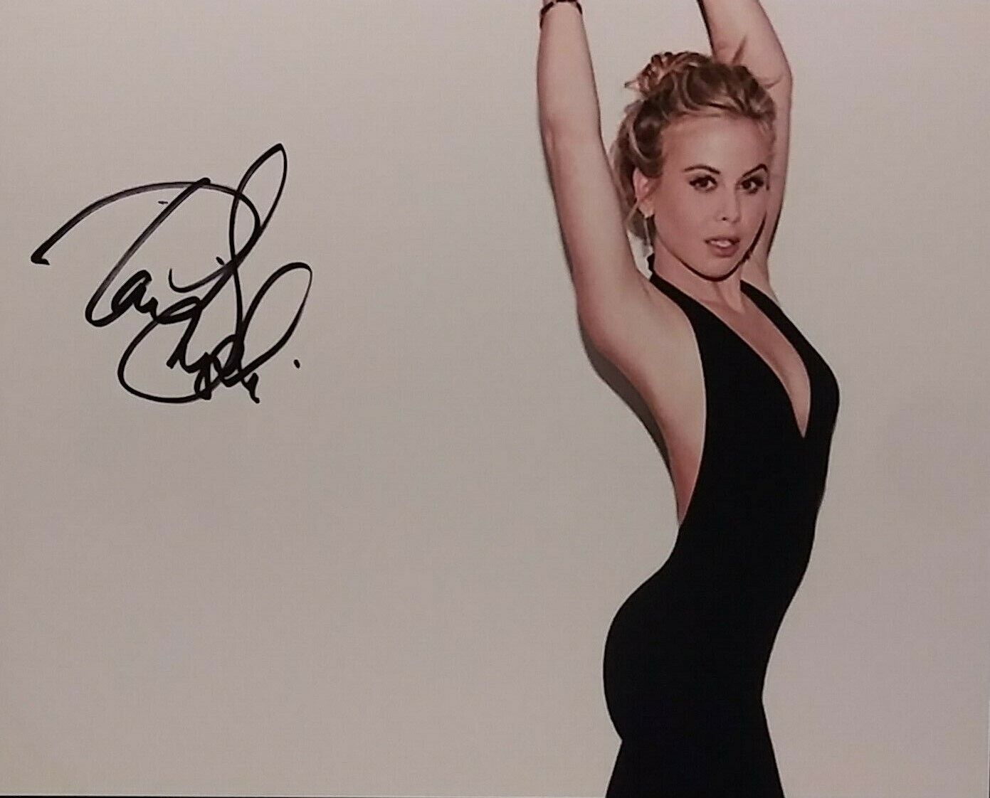 Tara Lipinski signed 8 x 10