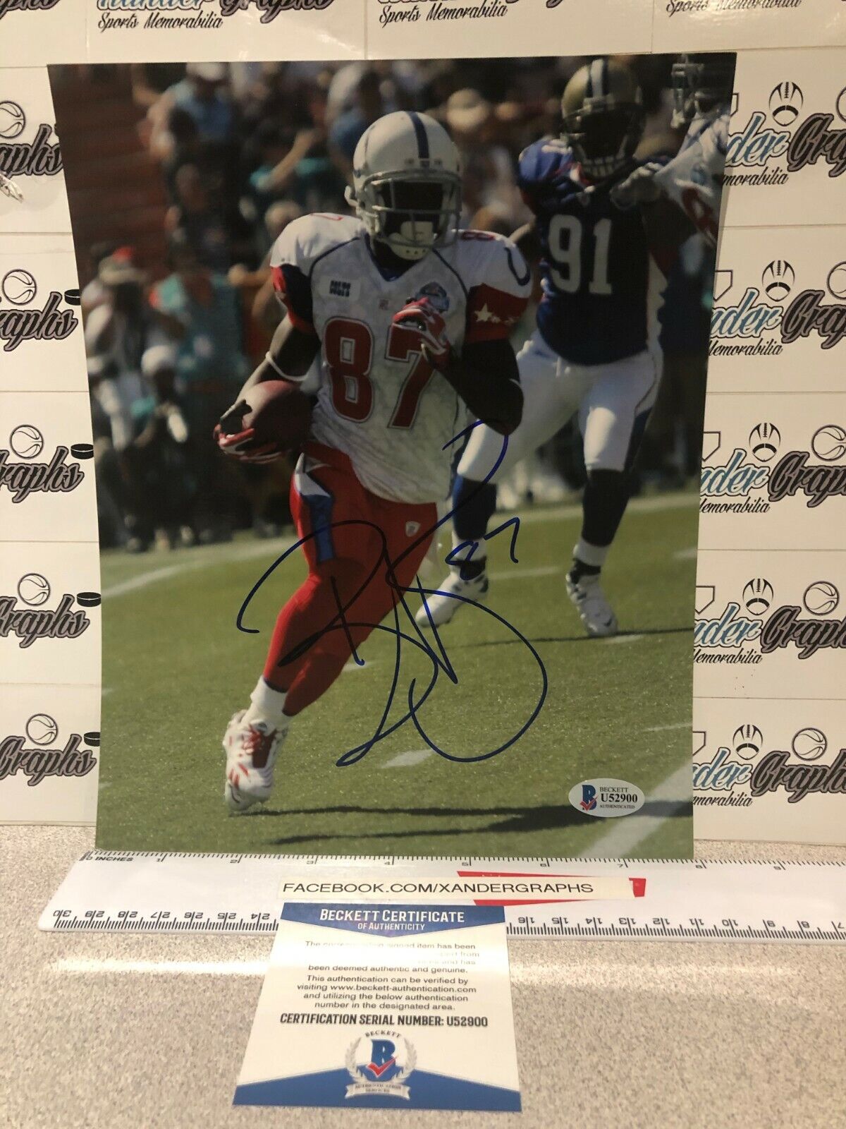 REGGIE WAYNE SIGNED AUTOGRAPHED 8X10 FOOTBALL Photo Poster paintingGRAPH-BECKETT BAS COA