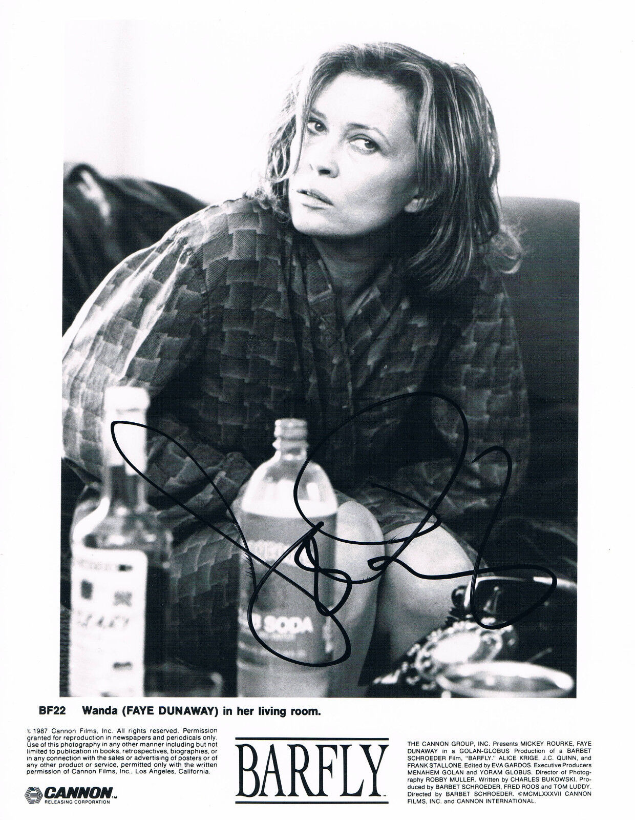 Faye Dunaway 1941- uncommon genuine autograph Photo Poster painting 8x10