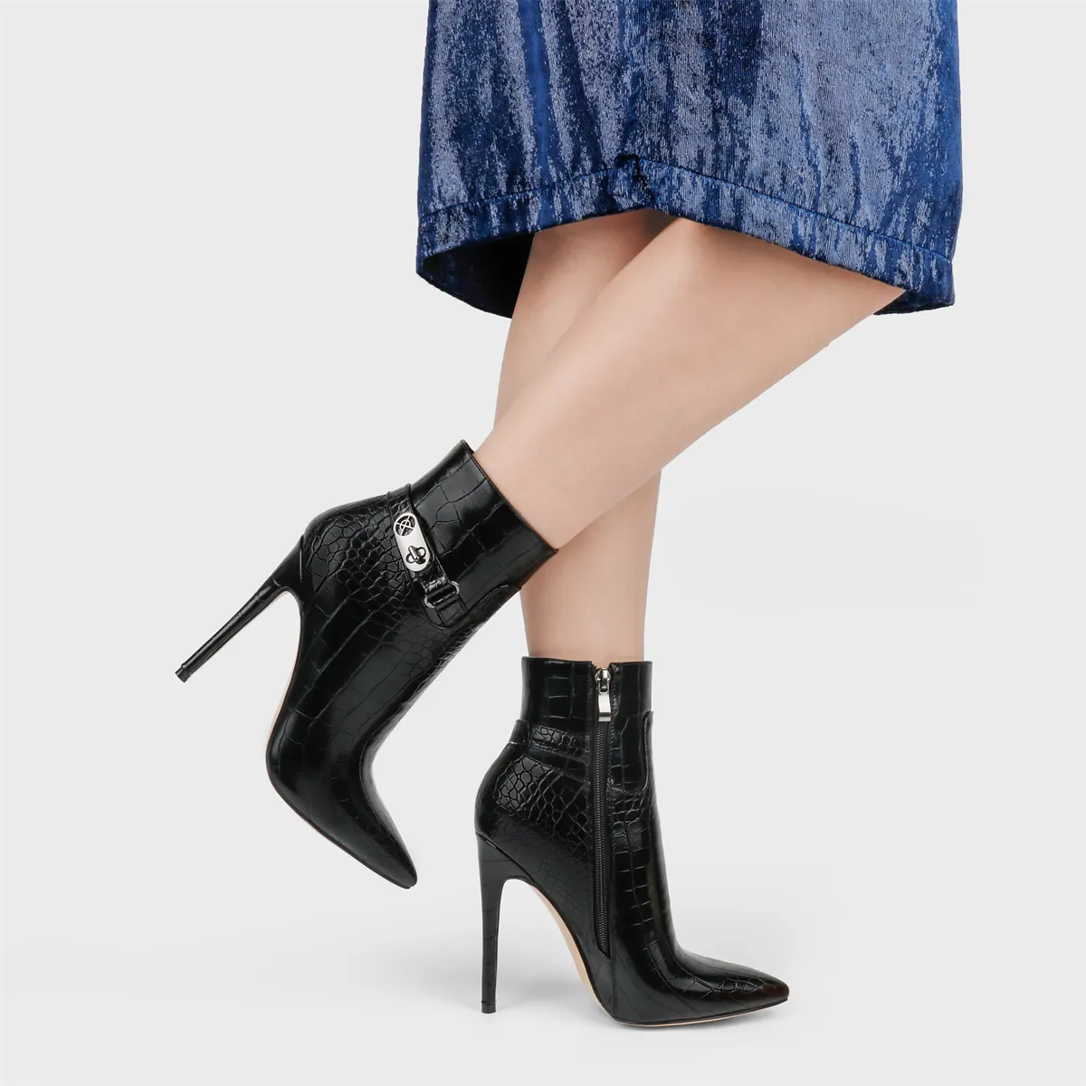 12cm/4.72 inch Pointed Toe Stiletto Crocodile Ankle Booties With Metal Buckle
