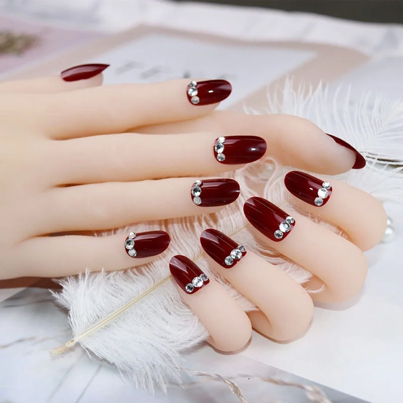 Beautiful Woman Fake Nails with glue 24pcs/Set Shiny Wine Red Short artificial nails Rhinestone Crystal Decor False Finger Nail-Nail Inspo
