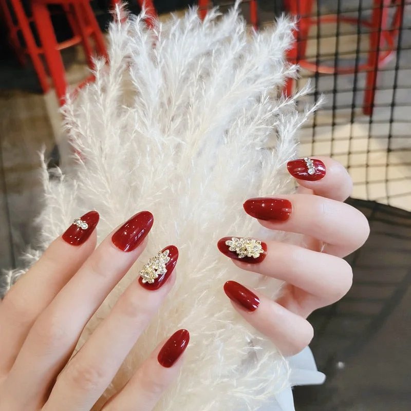 24pcs/set Red Color Short Size Fake Nails Women Fashion Glitter Patch Nail Art Tools Bride Wedding Party Nail Tips With Glue-Nail Inspo