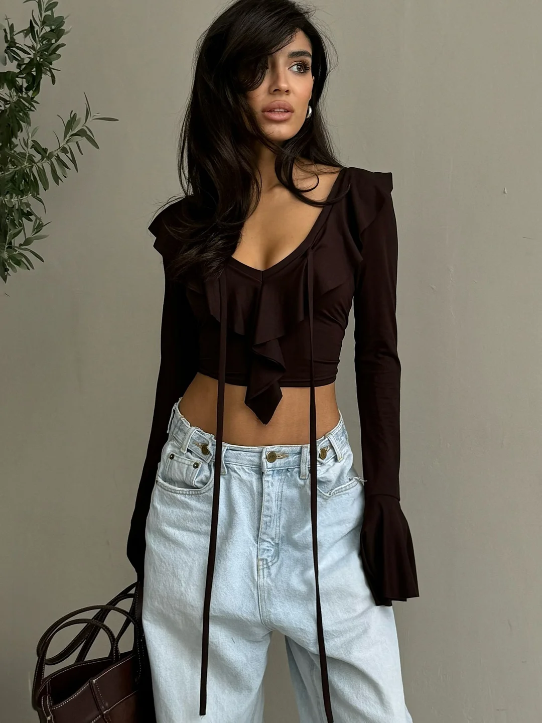 Athvotar Athvotar 2025 New Solid-Colored Lotus Side Knitted Shirt Women's Short Sexy Hot Girl Fashion V Collar Top