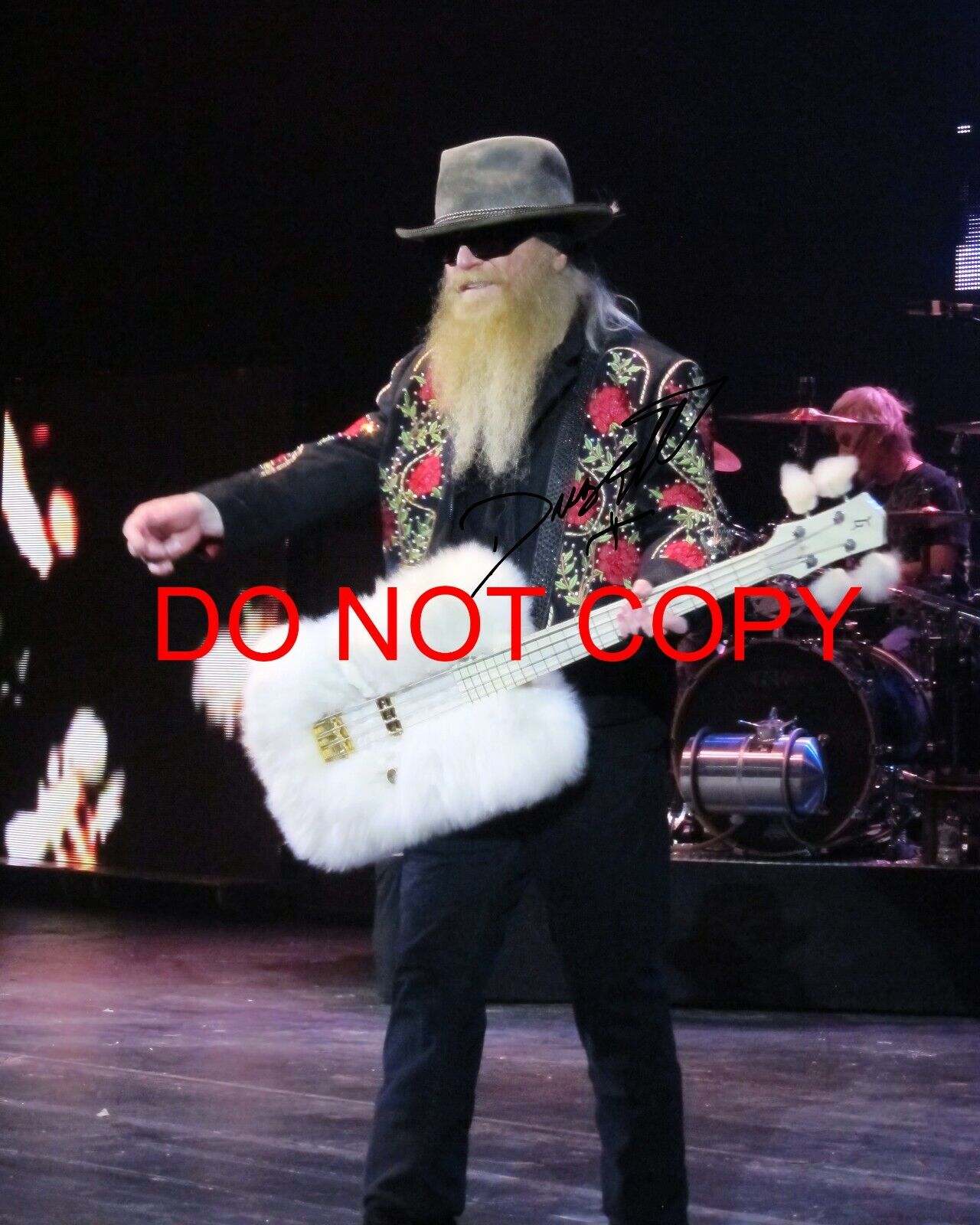 Dusty Hill - Autographed Signed 8 x10 Photo Poster painting (ZZ Top) Reprint