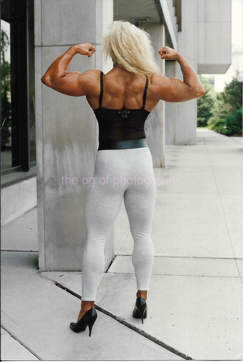 BUILT 80's 90's FOUND Photo Poster painting Color MUSCLE WOMAN Original EN 112 18 Y