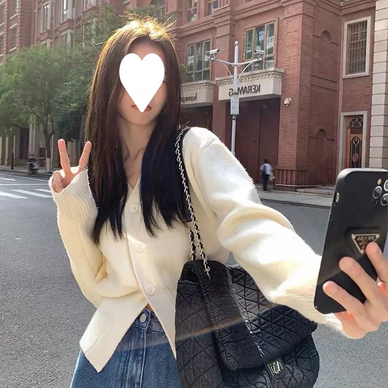 Uveng Uveng Gentle White V-Neck Knitted Cardigan Women's Spring And Autumn High-End Lazy Wind To Collect Short Sweater Jacket Winter