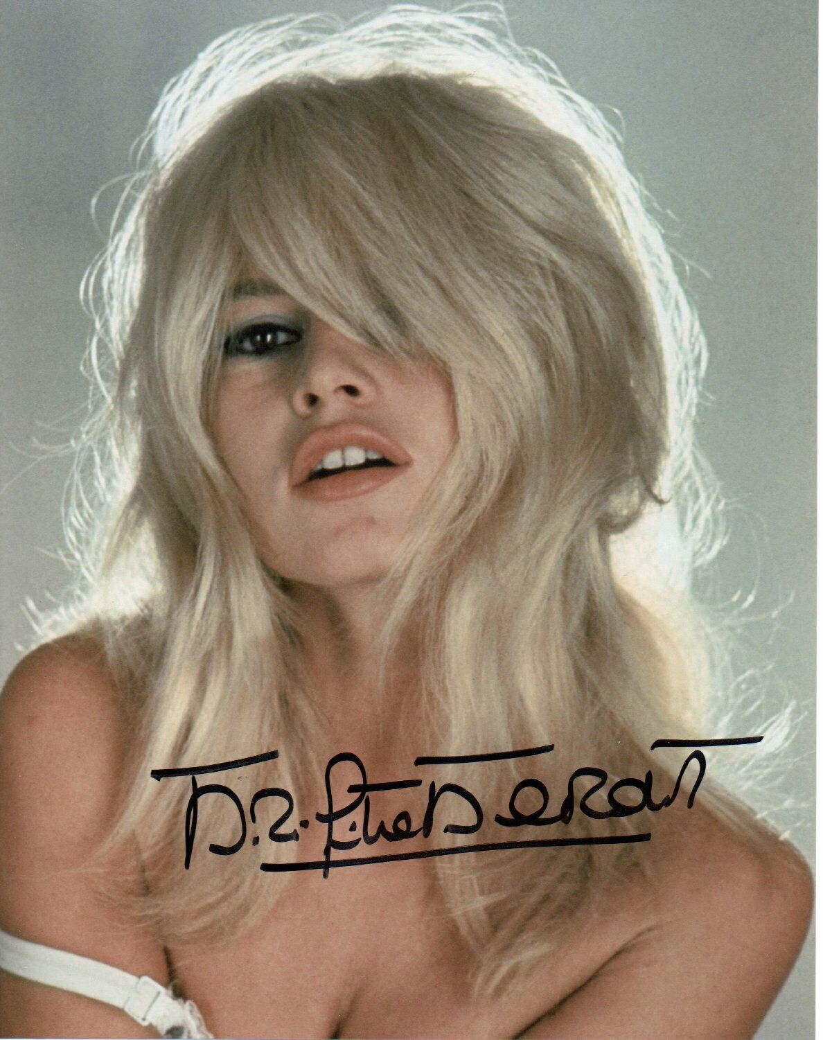 Brigitte Bardot Signed 10-8 Photo Poster painting Autograph Nice Pose