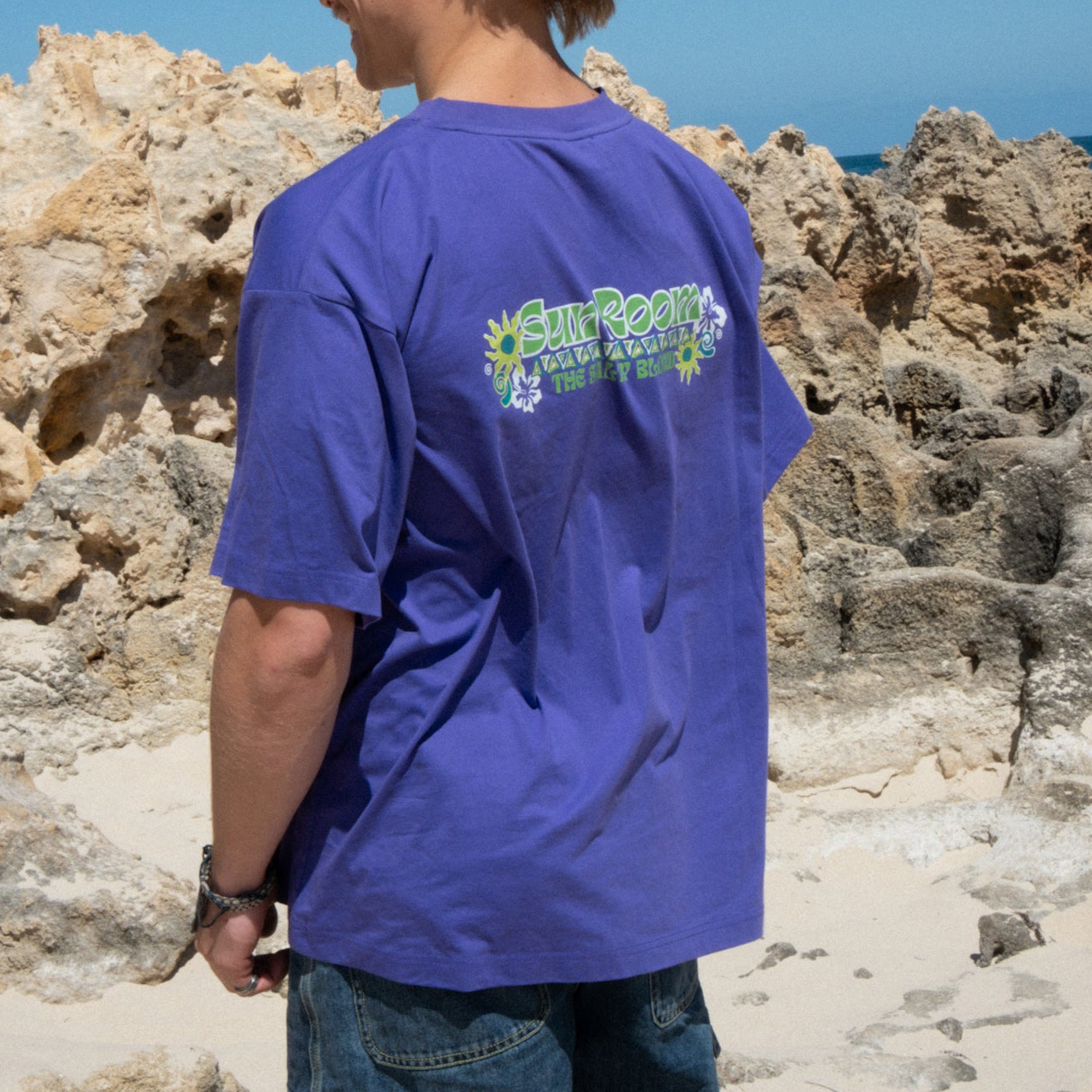  Beach-Ready Oversized T-Shirt with Tropical Print and Adjustable Sleeves