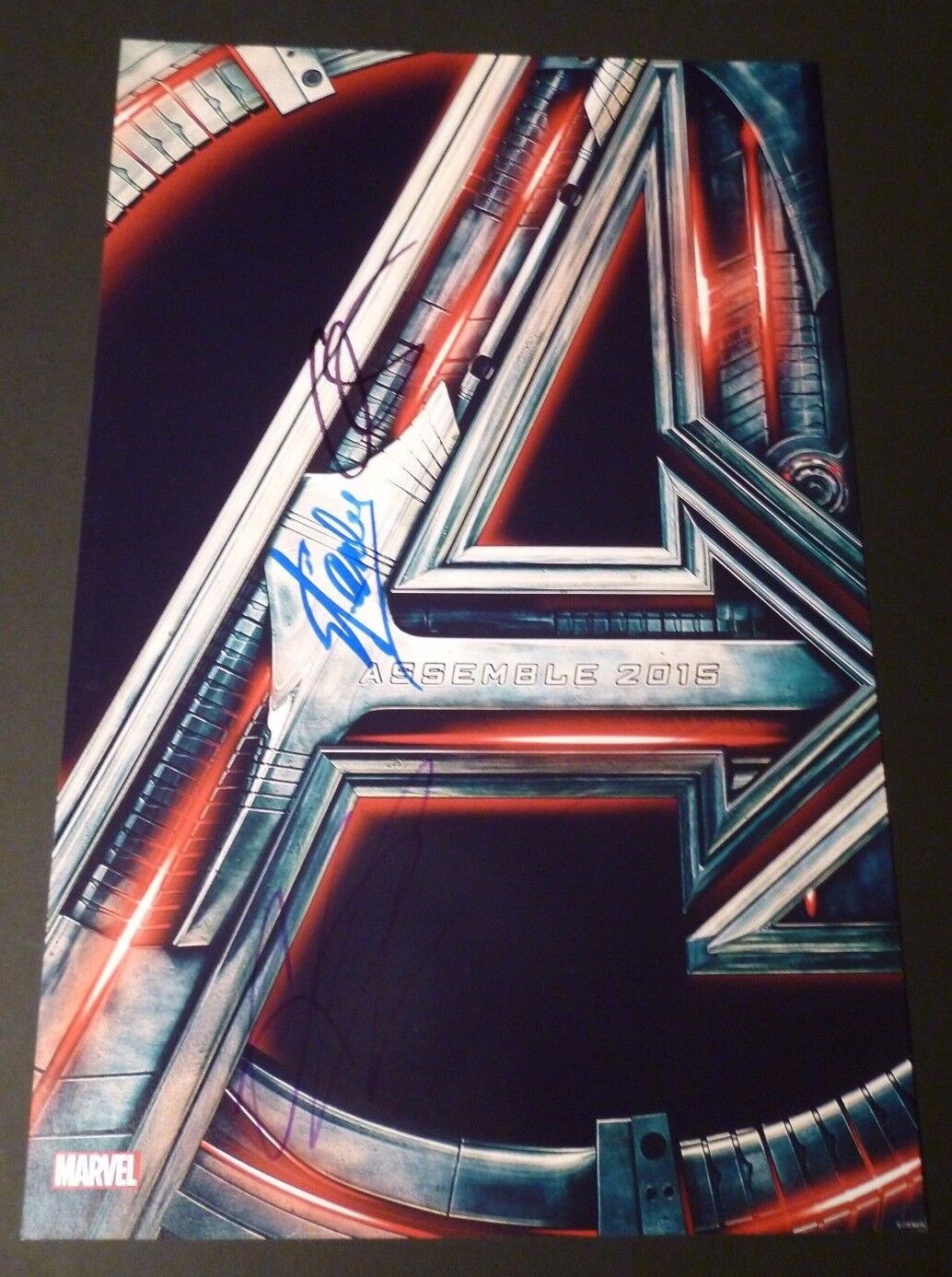 STAN LEE & CHRIS HEMSWORTH+1 Hand-Signed Avengers 2:Age of Ultron