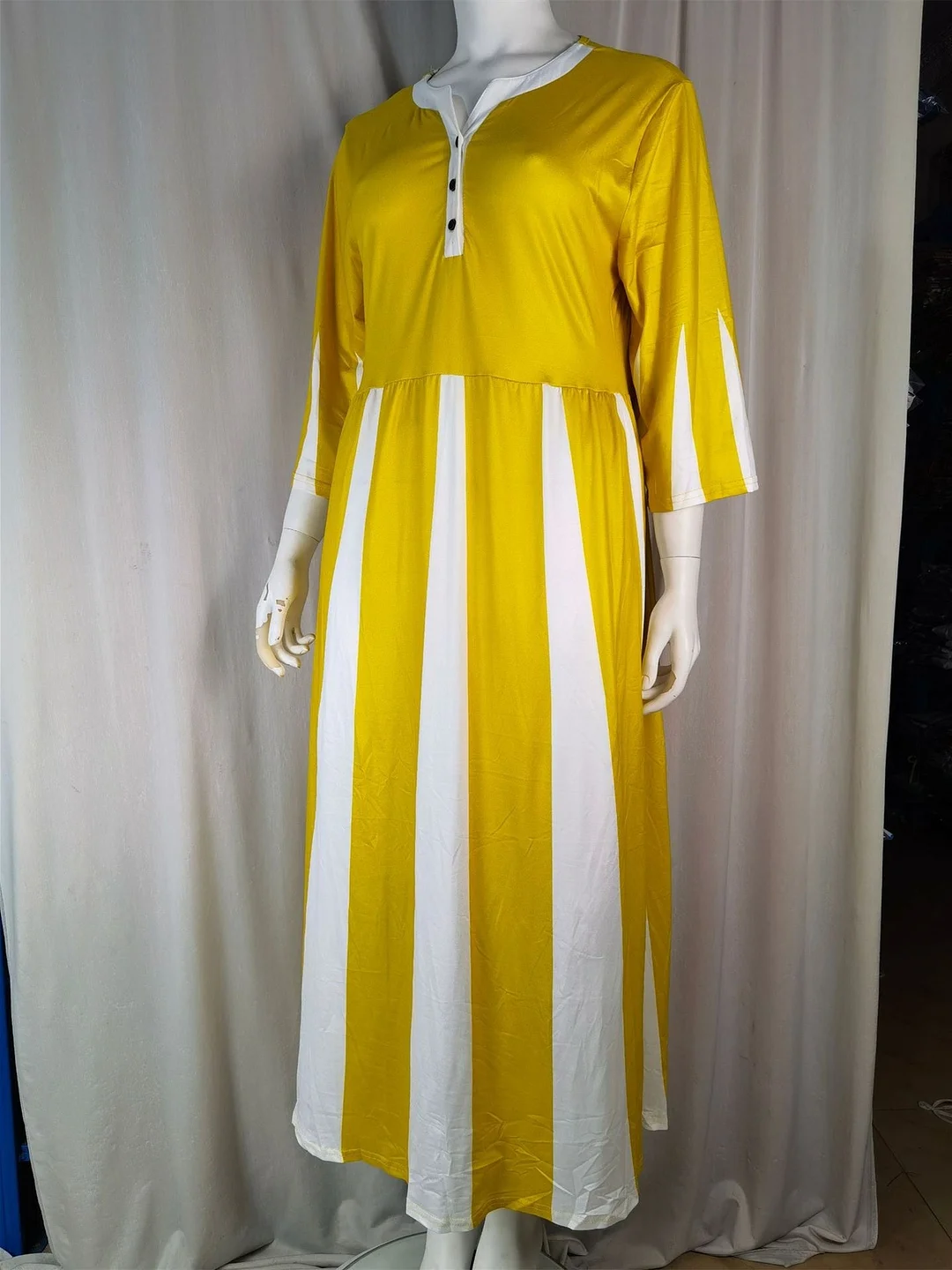 Women Half Sleeve V-neck Solid Color Dress